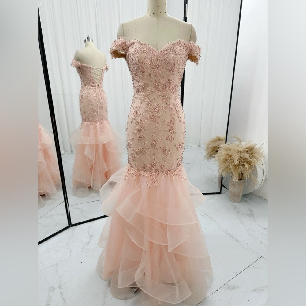 Gown size 6 (M) Pink fairy tube top back strap slim fit tulle fishtail dress